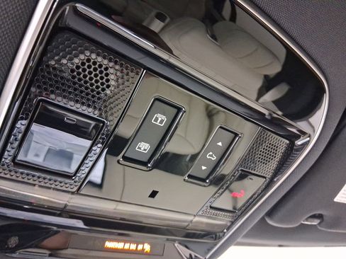 New 2026 Land Rover Range Rover Long Wheelbase SE image 28