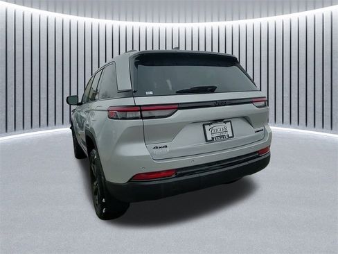 New 2025 Jeep Grand Cherokee Limited w/ Black Appearance Package image 13