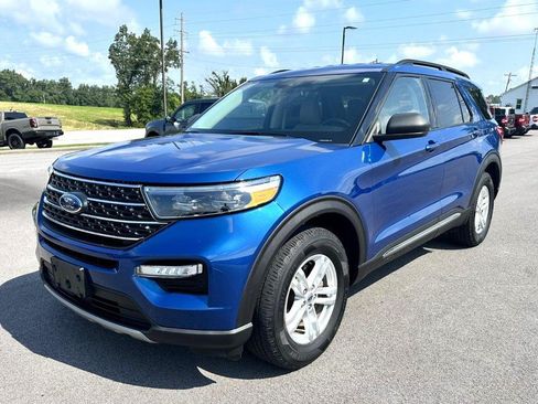 Used 2020 Ford Explorer XLT w/ Equipment Group 202A AWD/4WD image 4
