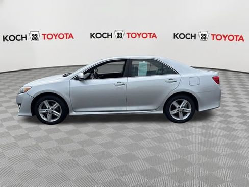 Used 2012 Toyota Camry SE FWD image 4