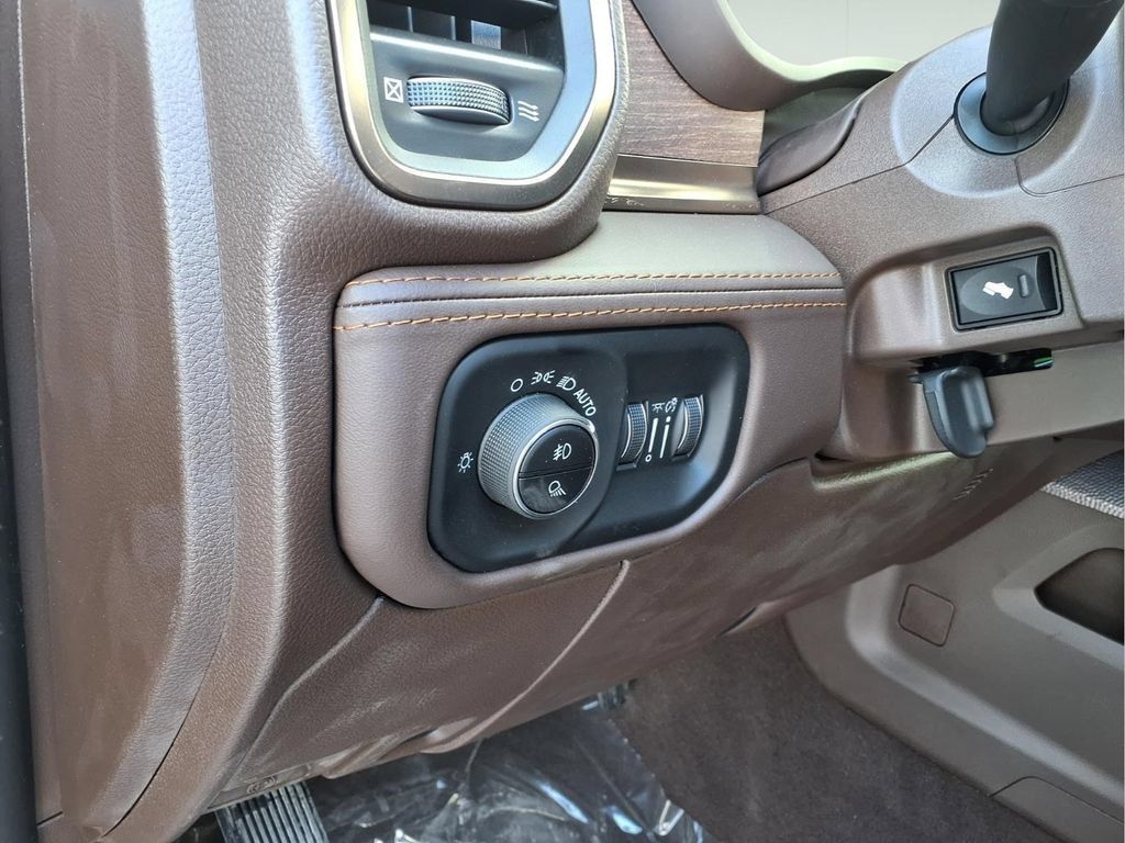 New 2026 RAM 2500 Limited AWD/4WD image 14