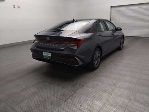 Used 2025 Hyundai Elantra Hybrid FWD image 9
