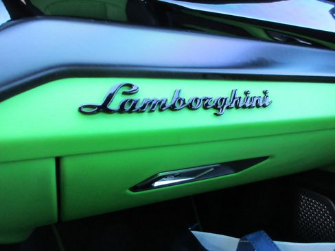 Used 2022 Lamborghini Urus image 2