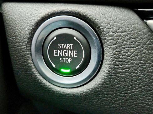 Used 2025 Cadillac XT4 Premium Luxury image 19