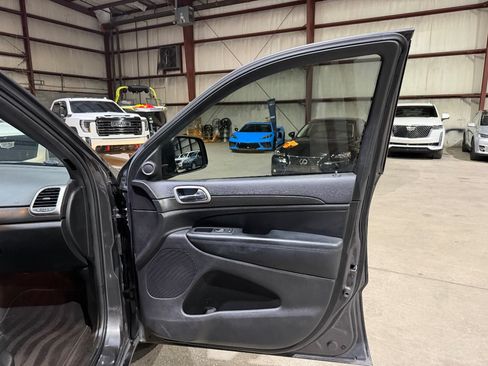 Used 2018 Jeep Grand Cherokee Altitude AWD/4WD image 24