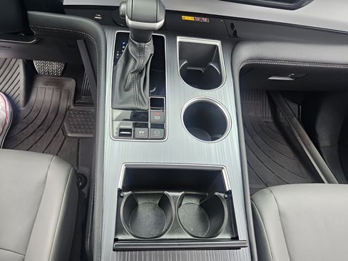 Certified 2025 Toyota Sienna XLE FWD image 22