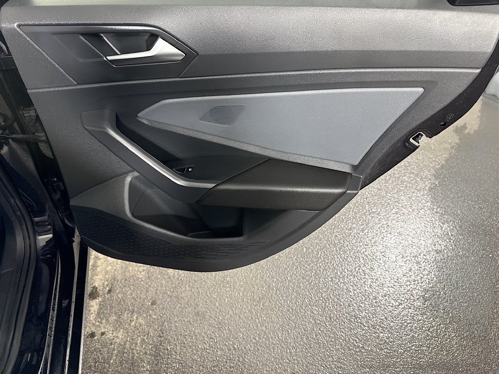 Used 2025 Volkswagen Jetta SE FWD image 27