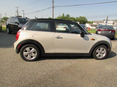 Used 2016 MINI Cooper 2-Door Hardtop image 9