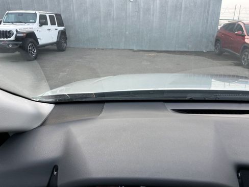 Used 2025 Toyota Camry LE image 33