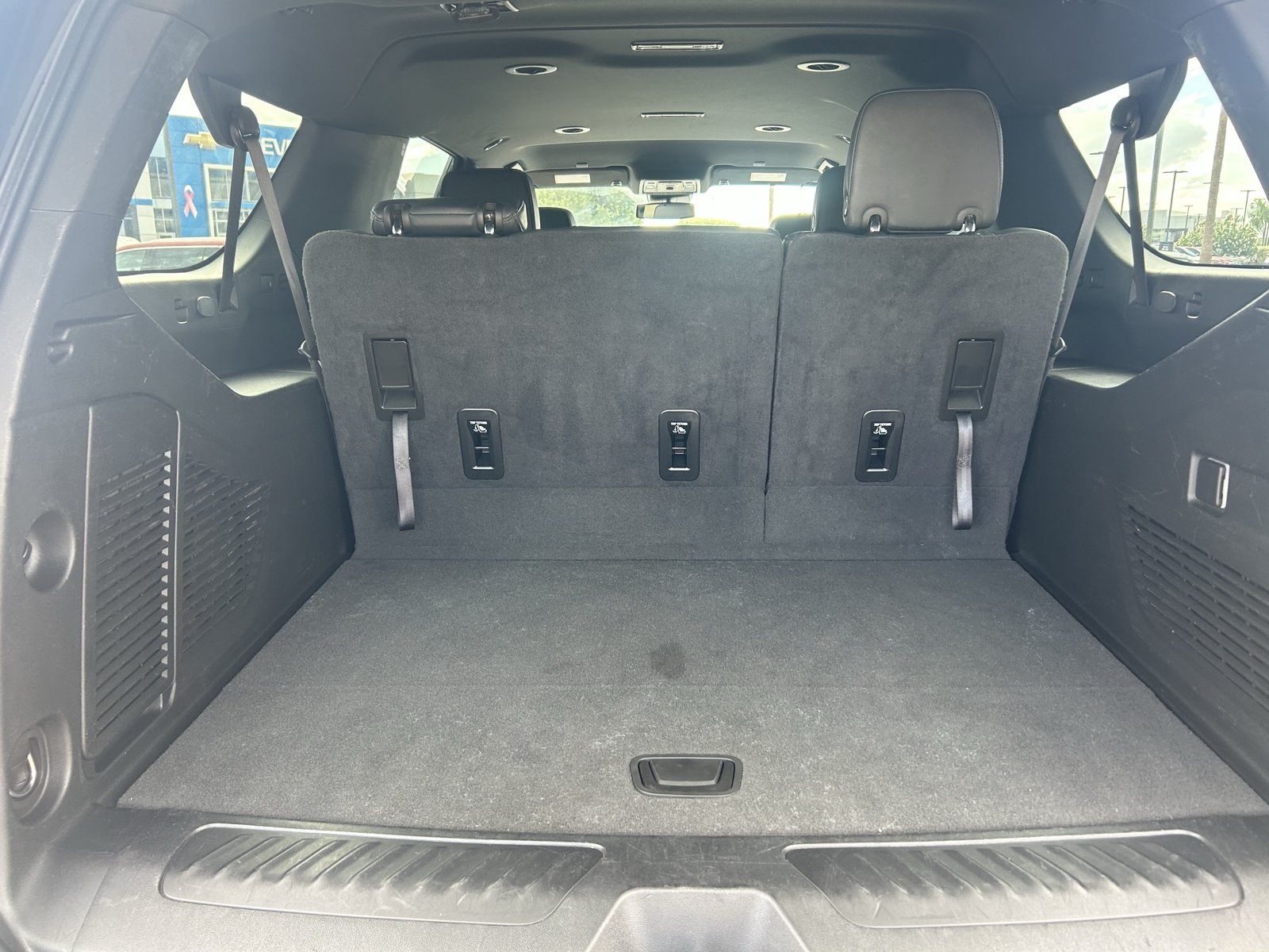 Used 2024 Chevrolet Suburban LT RWD image 10