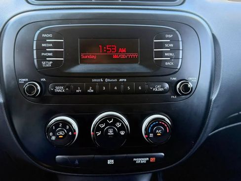 Used 2015 Kia Soul FWD image 23