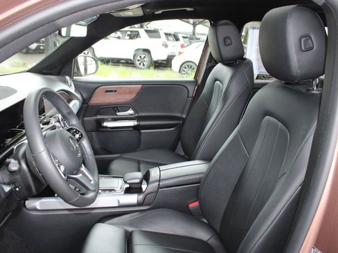 Used 2022 Mercedes-Benz GLB 250 4MATIC image 7