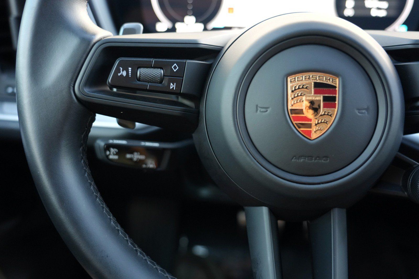 Used 2024 Porsche Cayenne S w/ Sport Chrono Package AWD/4WD image 21