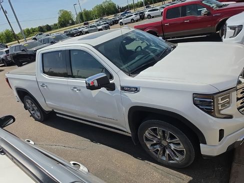Used 2024 GMC Sierra 1500 Denali AWD/4WD image 2