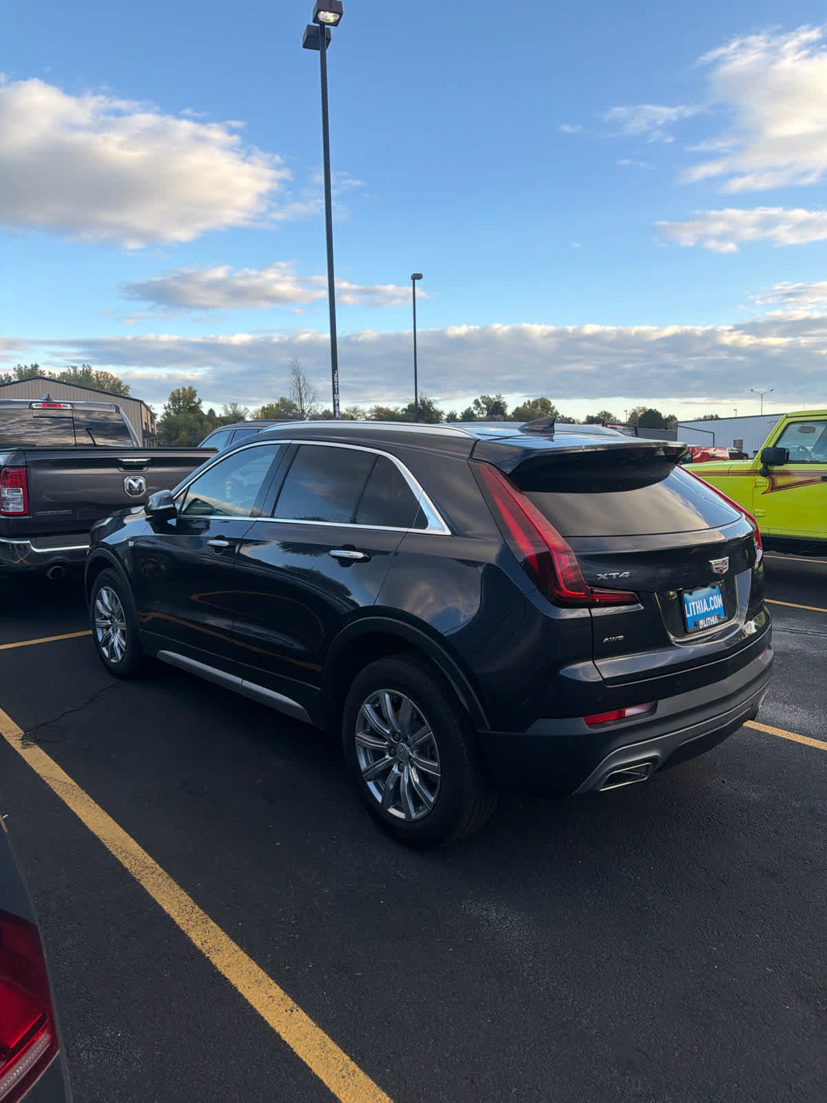 Used 2023 Cadillac XT4 Premium Luxury AWD/4WD image 7