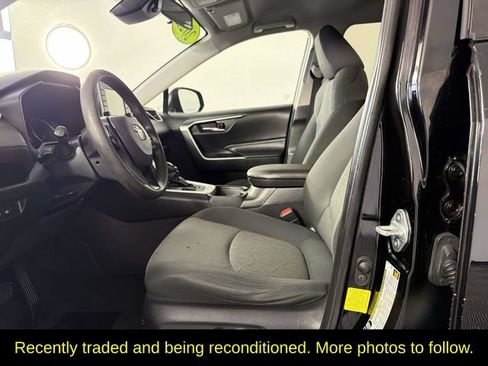 Used 2021 Toyota RAV4 XLE AWD/4WD image 17