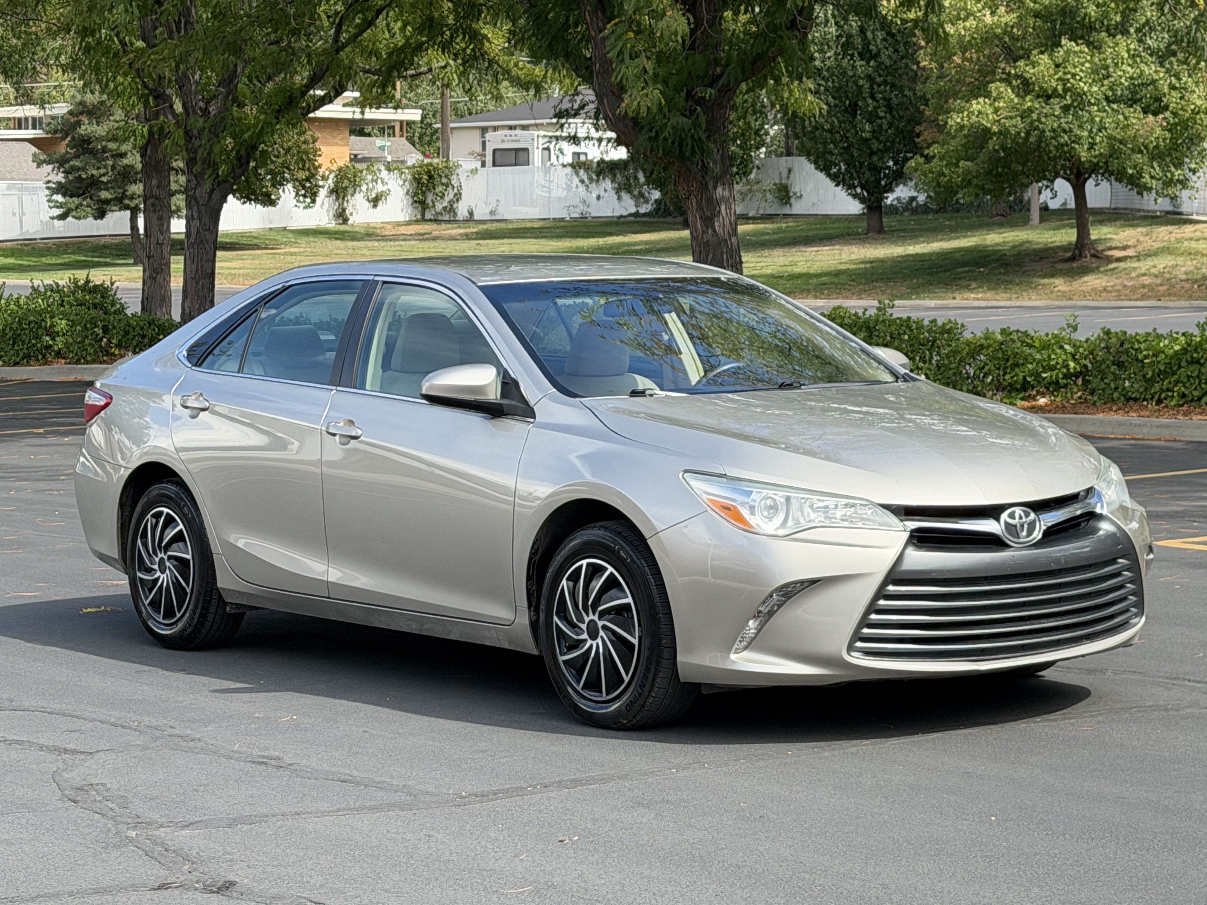 Used 2015 Toyota Camry LE FWD image 8