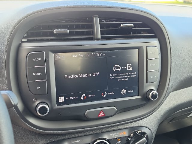 Certified 2025 Kia Soul LX FWD image 21
