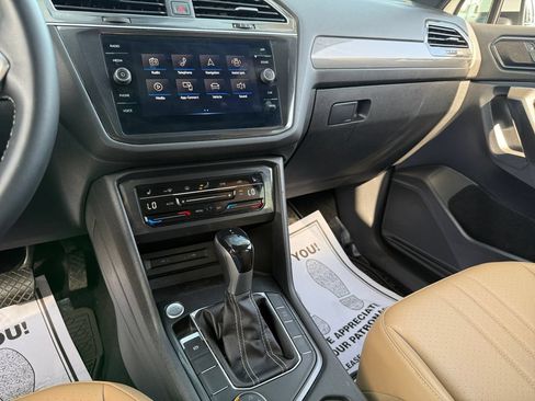 Used 2022 Volkswagen Tiguan SE AWD/4WD image 31