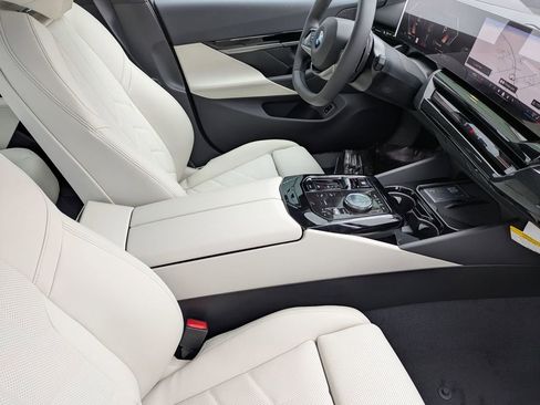 New 2026 BMW 530i xDrive w/ Premium Package AWD/4WD image 36