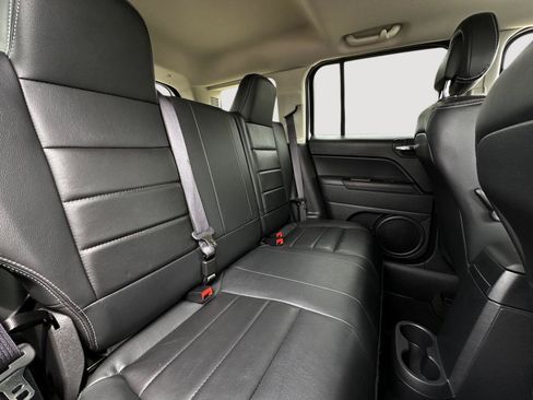 Used 2016 Jeep Patriot High Altitude AWD/4WD image 21