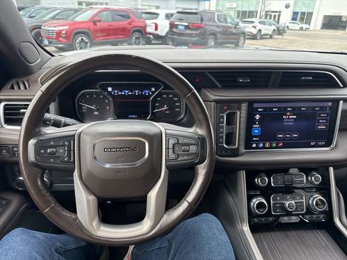 Used 2021 GMC Yukon XL Denali w/ Denali Premium Package image 18