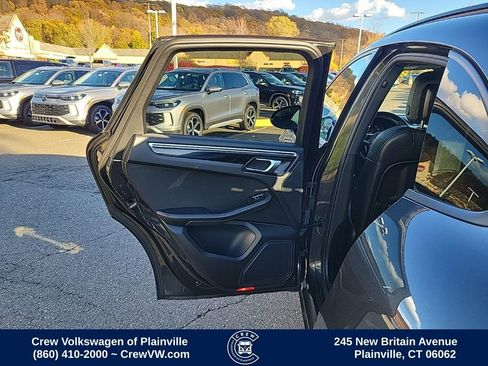 Used 2017 Porsche Macan image 36