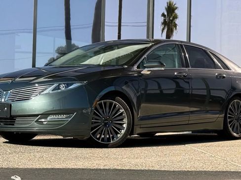 Used 2016 Lincoln MKZ w/ Equipment Group 300A Reserve image 4