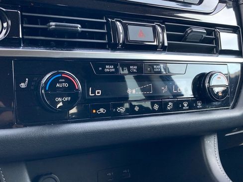 Used 2024 Nissan Pathfinder SV image 24