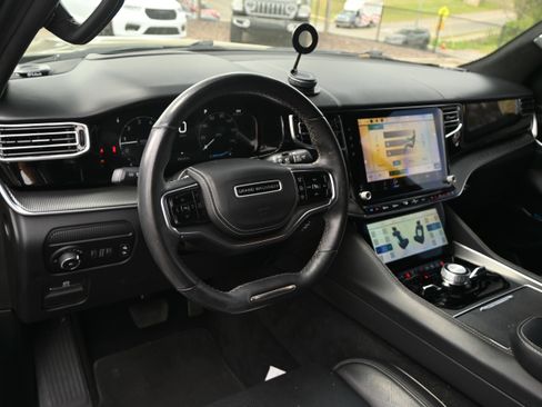 Used 2022 Jeep Grand Wagoneer Series II image 3
