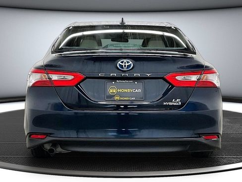 Used 2019 Toyota Camry LE FWD image 5