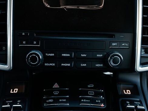 Used 2018 Porsche Cayenne Platinum Edition image 47