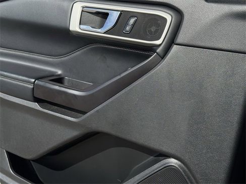 Used 2020 Ford Explorer XLT w/ Equipment Group 202A image 25