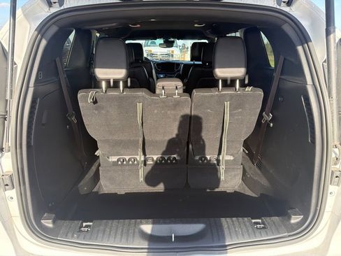 Used 2025 Chrysler Pacifica Select FWD image 15
