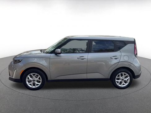 Used 2025 Kia Soul LX w/ LX Technology Package FWD image 9