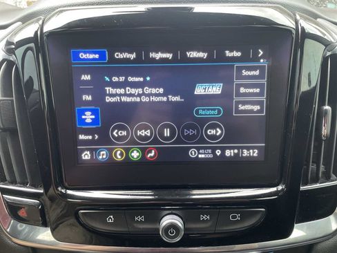 Used 2023 Chevrolet Traverse LT FWD image 14