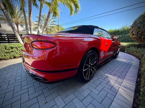 Used 2023 Bentley Continental GT Azure image 9