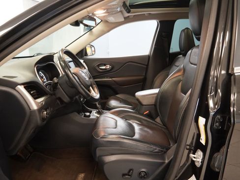 Used 2015 Jeep Cherokee Limited w/ Luxury Group AWD/4WD image 5