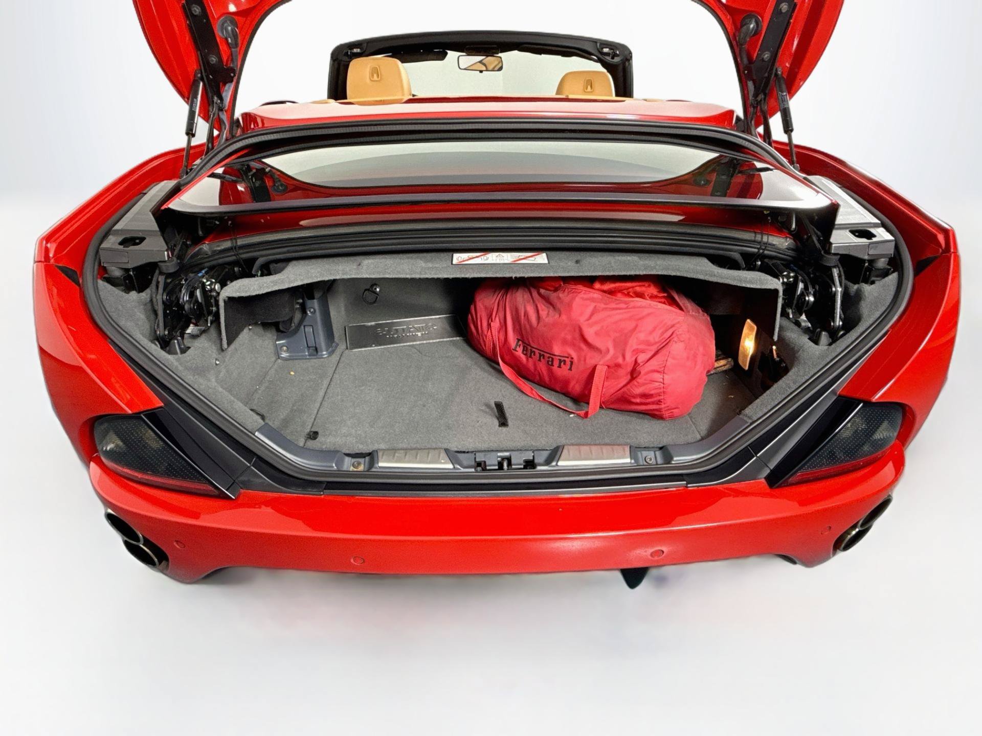 Used 2010 Ferrari California RWD image 26