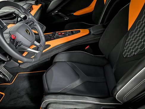 Used 2025 Lamborghini Revuelto AWD/4WD image 24