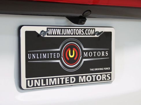 Used 2026 Chrysler Pacifica Limited FWD image 11
