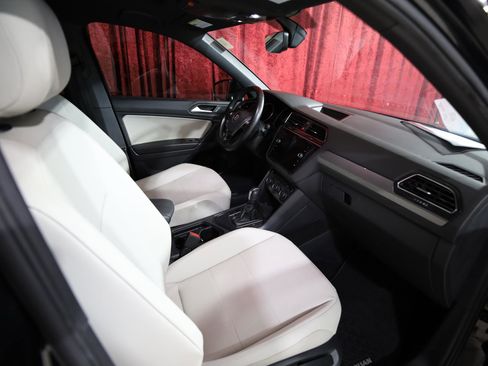 Used 2020 Volkswagen Tiguan SE R-Line image 20