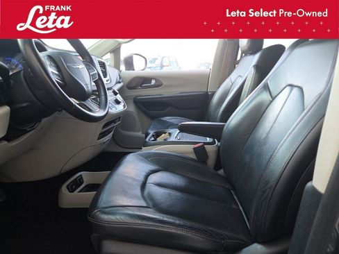 Used 2017 Chrysler Pacifica Touring-L Plus image 21