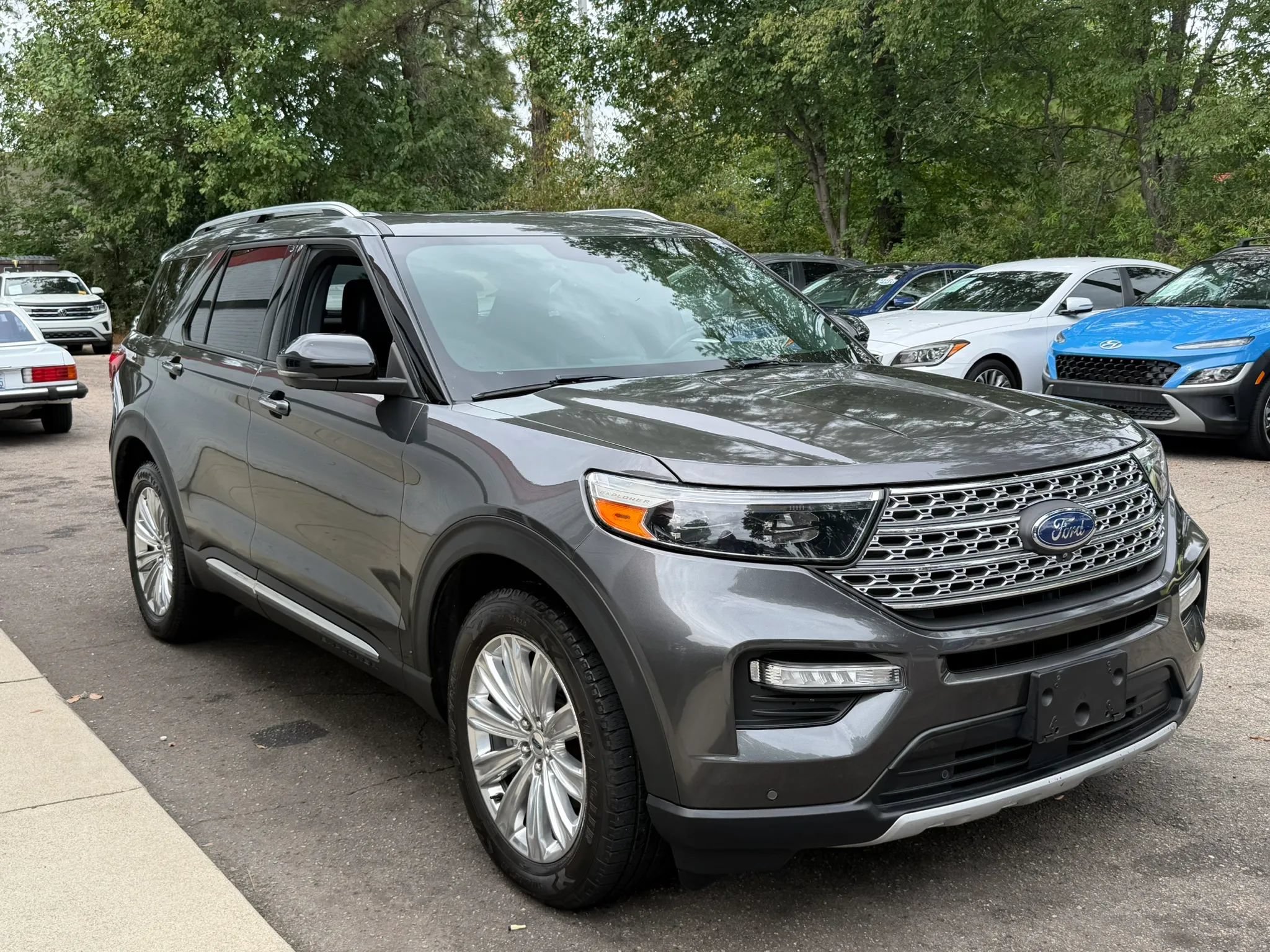 Used 2020 Ford Explorer Limited w/ Class III Trailer Tow Package AWD/4WD image 4