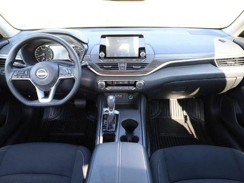 Used 2025 Nissan Altima 2.5 SV FWD image 21