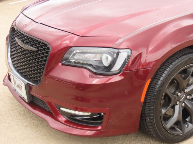 Used 2022 Chrysler 300 Touring L RWD image 3