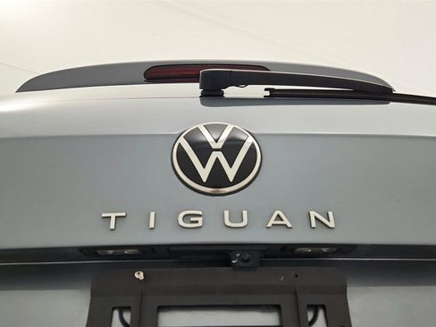 Used 2023 Volkswagen Tiguan SE R-Line image 29