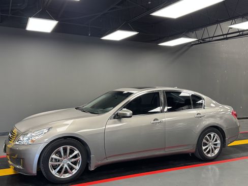 Used 2009 INFINITI G37 Journey w/ Premium Pkg image 2