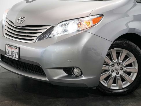 Used 2013 Toyota Sienna Limited w/ Premium Pkg FWD image 10