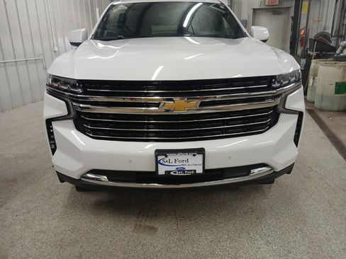 Used 2024 Chevrolet Suburban LT image 6